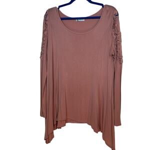 Beckyanne mauve long sleeve assymetrical hem crochet lace shoulder blouse Large